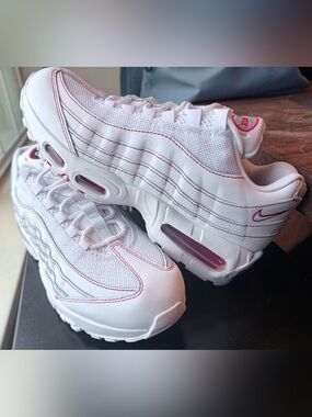Nike Air Max 95 OG
Big Bubble White University Red